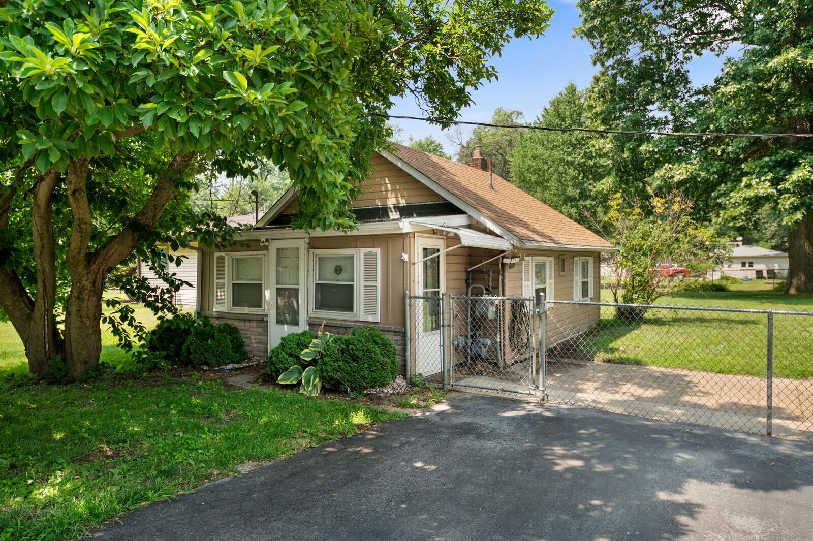 Property Photo:  5628 Evergreen Avenue  IN 46368 