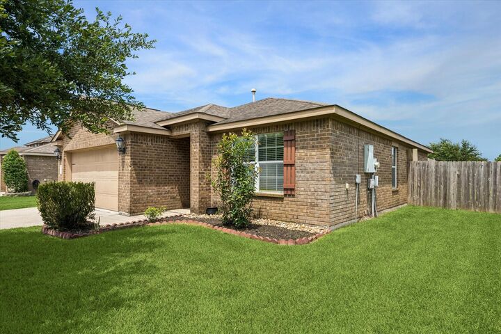 Property Photo:  9907 Garnet Springs Drive  TX 77583 