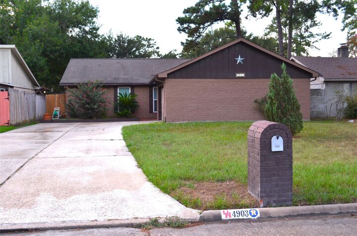 Property Photo:  4903 Algernon Drive  TX 77373 