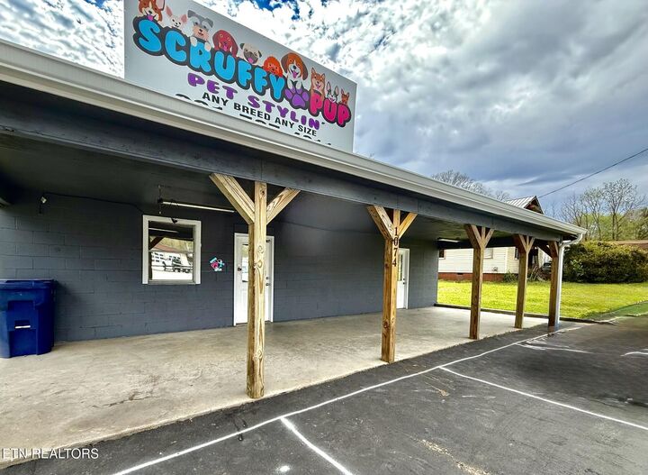 Property Photo:  1074 S Main St  TN 38555 
