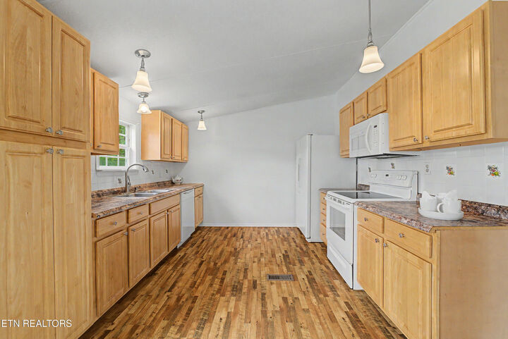 Property Photo:  1561 Niles Ferry Rd  TN 37354 