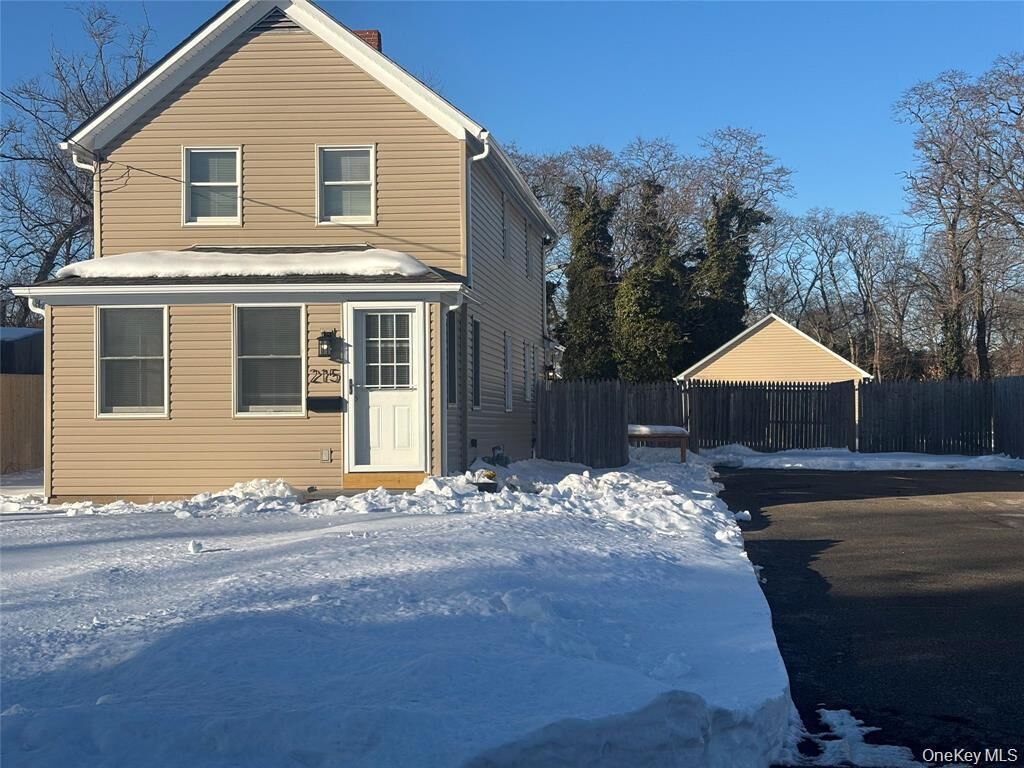 Property Photo:  215 Lakewood Street E  NY 11772 