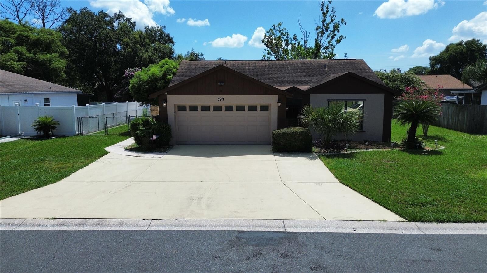 Property Photo: 5911 N Fork Court FL 33809