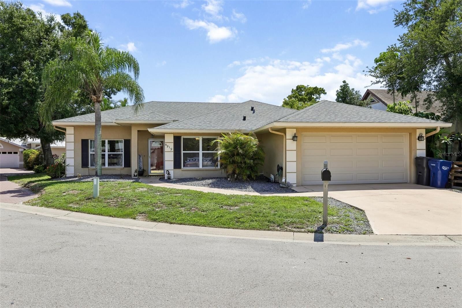 Property Photo:  4919 32nd Avenue Drive W  FL 34209 