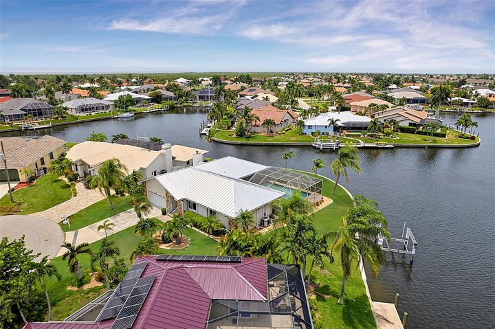Property Photo: 1230 Swan Court FL 33950