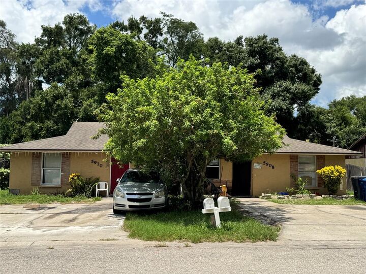 Property Photo: 5910 13th Street Court E FL 34203