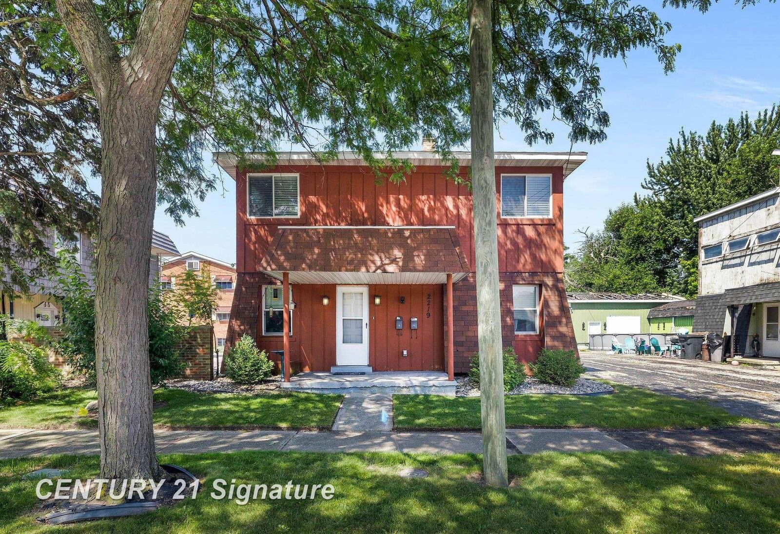 Property Photo:  2219 Marshall Court  MI 48602 