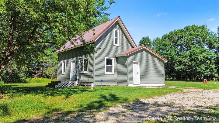 Property Photo:  3251 E 46 Road  MI 49601 