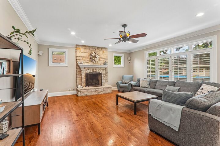 Property Photo:  603 S Main Street  IL 60056 