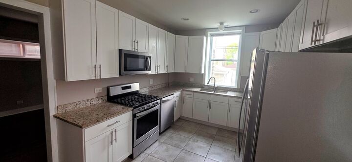 Property Photo:  5815 W Midway Parkway 1  IL 60644 