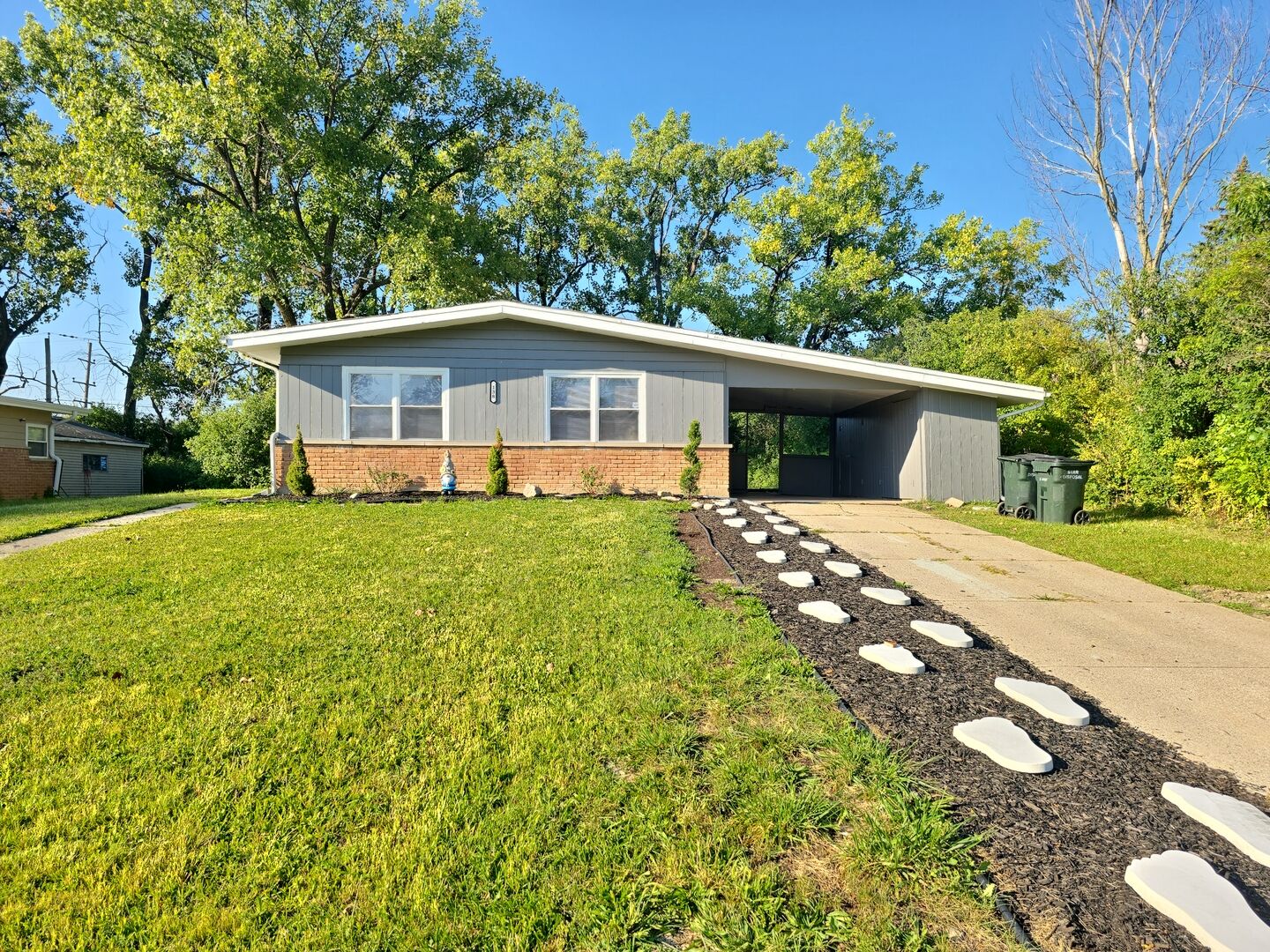 Property Photo:  138 Algonquin Street  IL 60466 