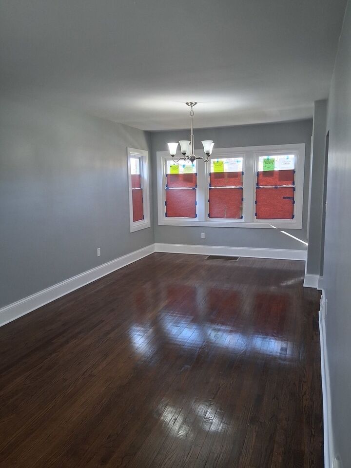 Property Photo: 2105 S 7th Avenue IL 60153