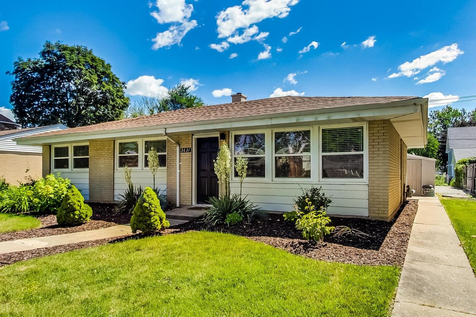 Property Photo: 3631 Kemman Avenue IL 60513
