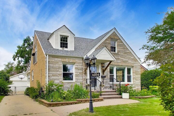Property Photo:  6056 N Oriole Avenue  IL 60631 