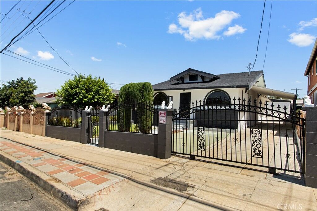 Property Photo:  3225 Winter  CA 90063 