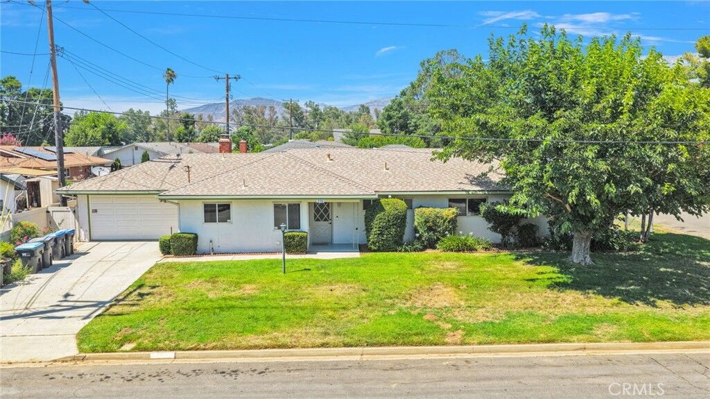 Property Photo:  270 E 13th Street  CA 92223 