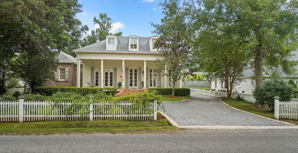 Property Photo: 1314 S Jahncke Avenue LA 70433