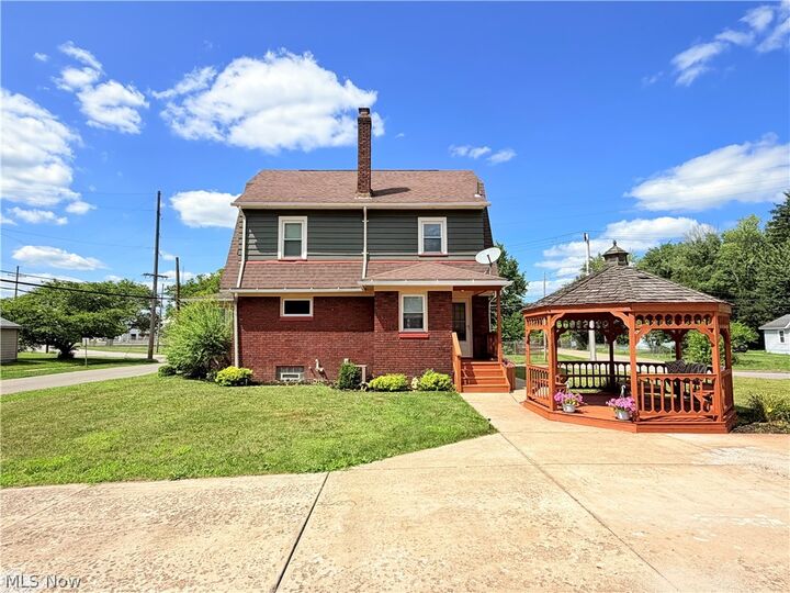 Property Photo:  963 Warren Avenue  OH 44446 