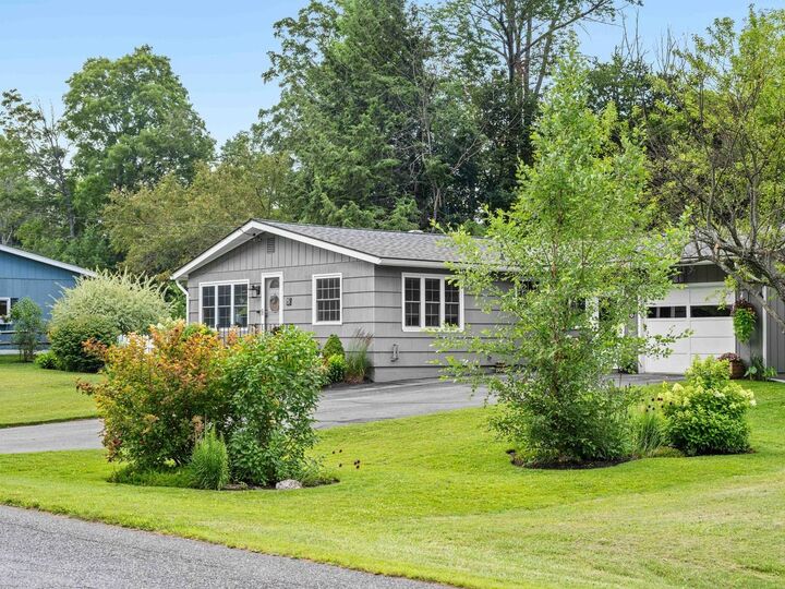 Property Photo:  5 Spruce Lane  VT 05641 