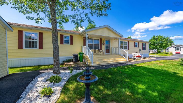 17 Merriweather Crescent — photo 1