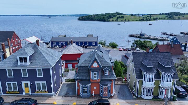Property Photo:  204 Pelham Street Lunenburg  NS B0J 2C0 