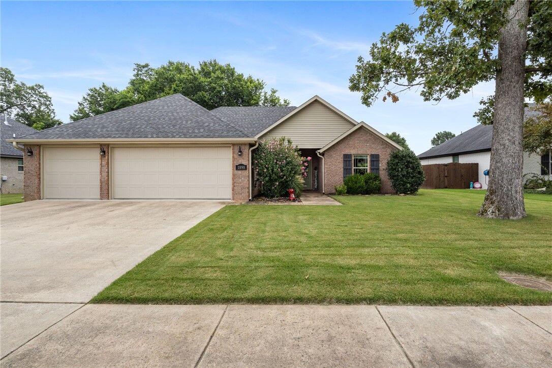 Property Photo:  1898 S Harding Place  AR 72701 