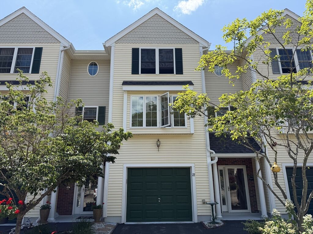 Property Photo:  22 Groveland Commons Way 22  MA 01834 