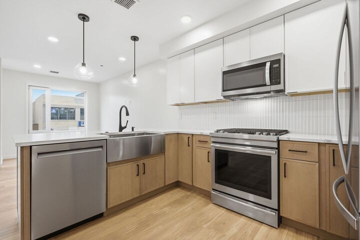 Property Photo:  457 W Broadway 203  MA 02127 