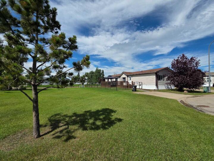Property Photo:  10615 88 Street 301  AB T8X 1P5 