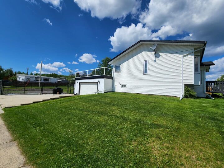 Property Photo: 11530 Manning Crescent AB T0E 0Y0