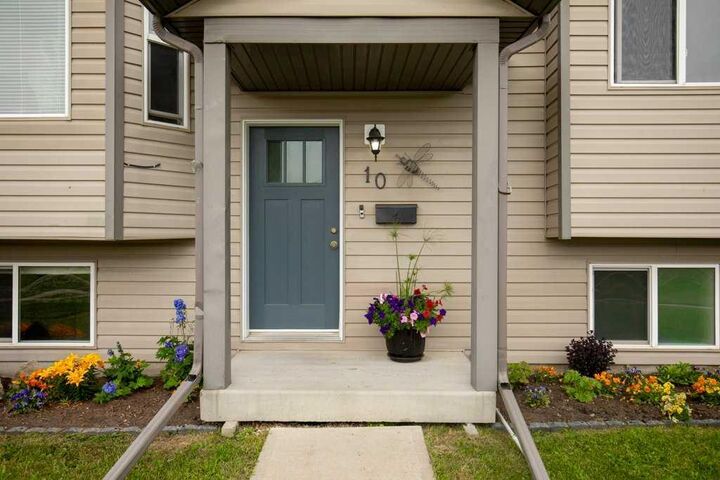 Property Photo: 10 Hansen Close AB T4S 2P1