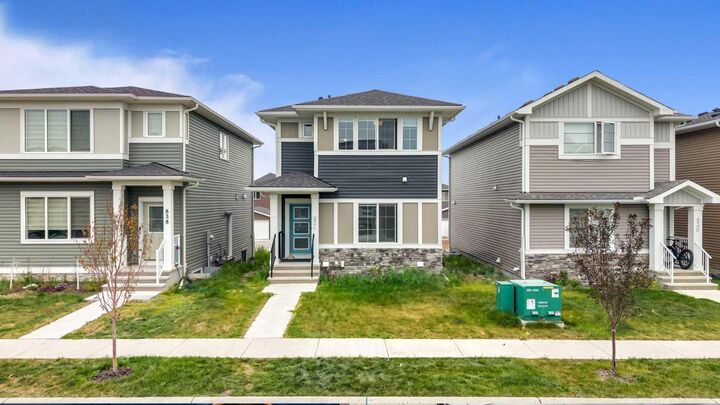 Property Photo: 834 Bayview Terrace SW AB T4B 5M5