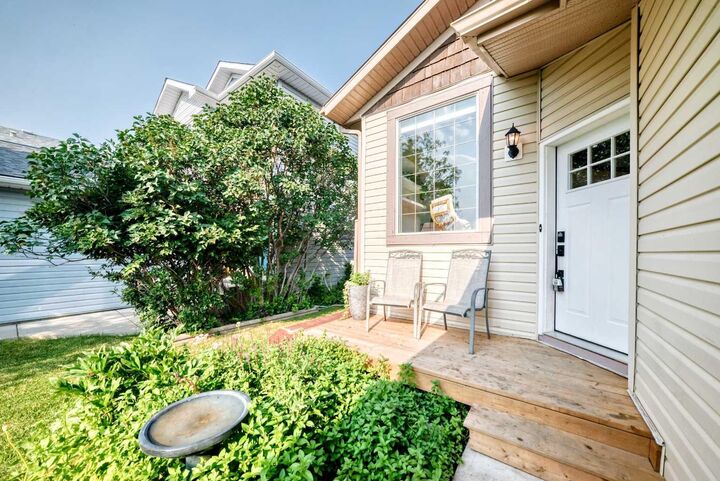 Property Photo: 32 Cimarron Meadows Way AB T1S 1T4