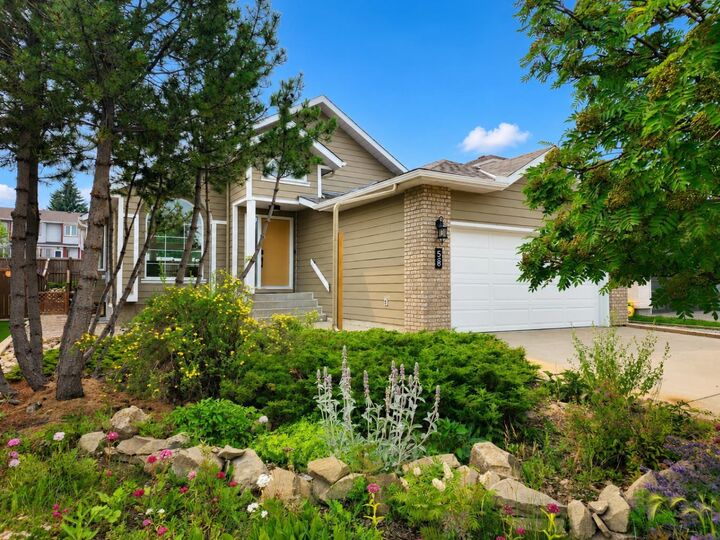 Property Photo: 58 Edgevalley Close NW AB T3A 5E4