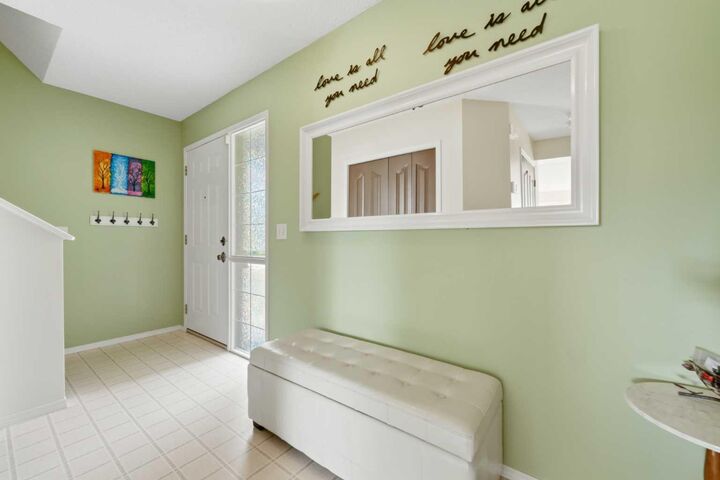 Property Photo: 46 Somerside Place SW AB T2Y 3V3