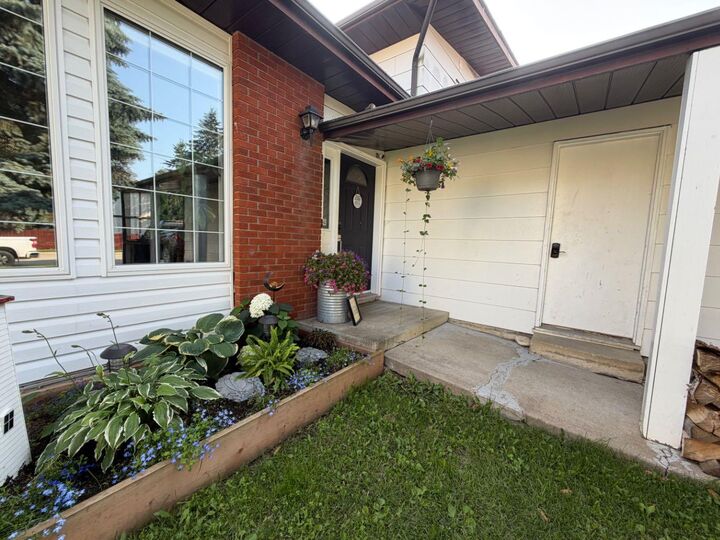Property Photo:  505 12 Avenue  AB T0G 2A3 