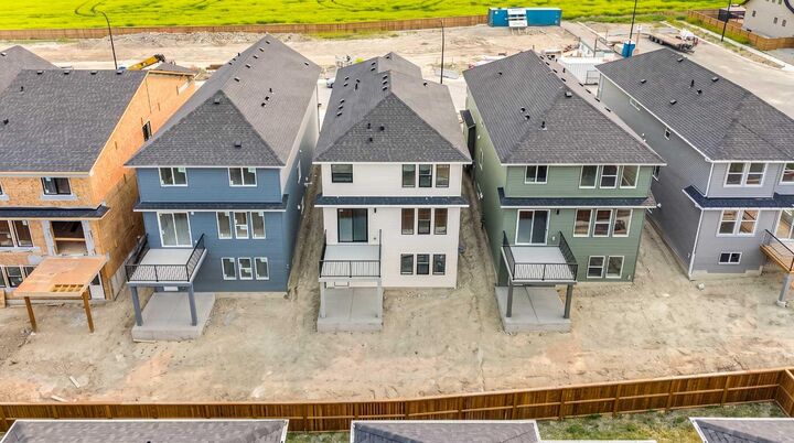 Property Photo: 1412 South Point Villas SW AB T4B 5P2