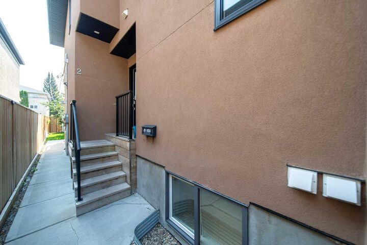 Property Photo:  1934 26 Street SW 2  AB T3E 2A1 