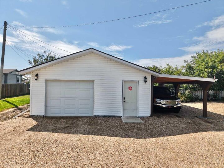 Property Photo: 10011 99 Street AB T0H 2R0