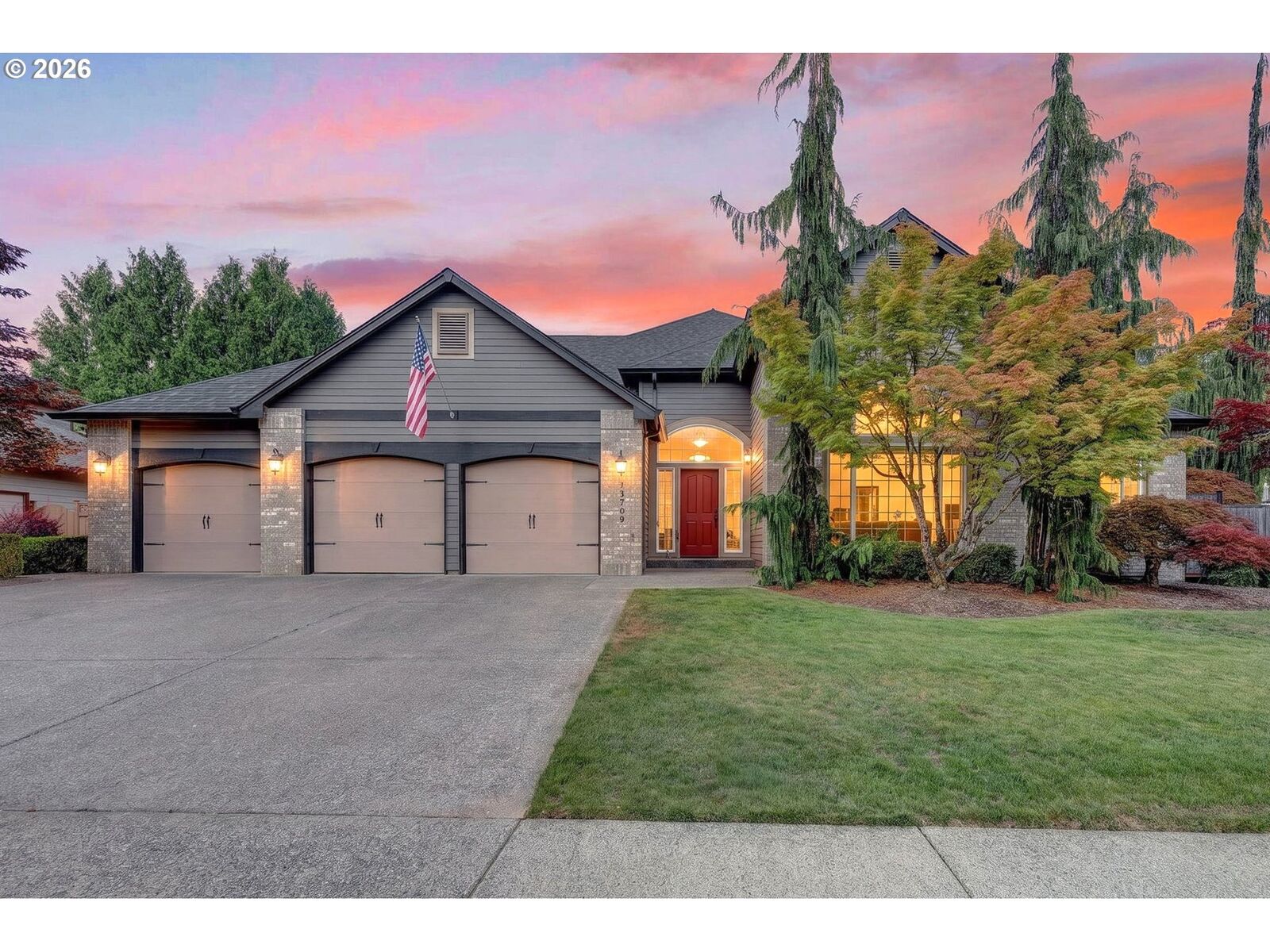 Property Photo:  13709 NE 45th Pl  WA 98686 