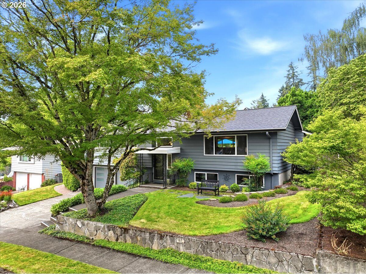 Property Photo:  4225 SW Iowa St  OR 97221 