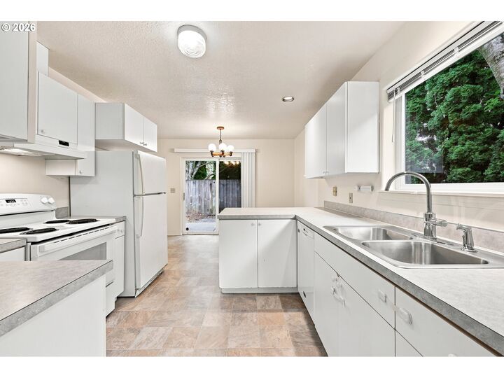 Property Photo:  6974 SW 201st Ave  OR 97078 