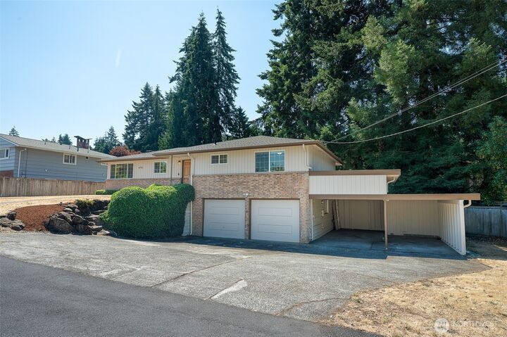 Property Photo:  9804  241st Place SW  WA 98020 