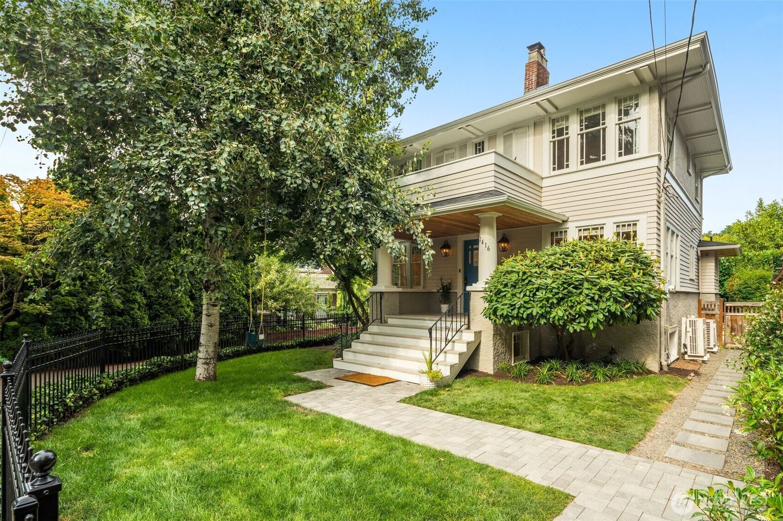 Property Photo:  2416  2nd Avenue N  WA 98109 