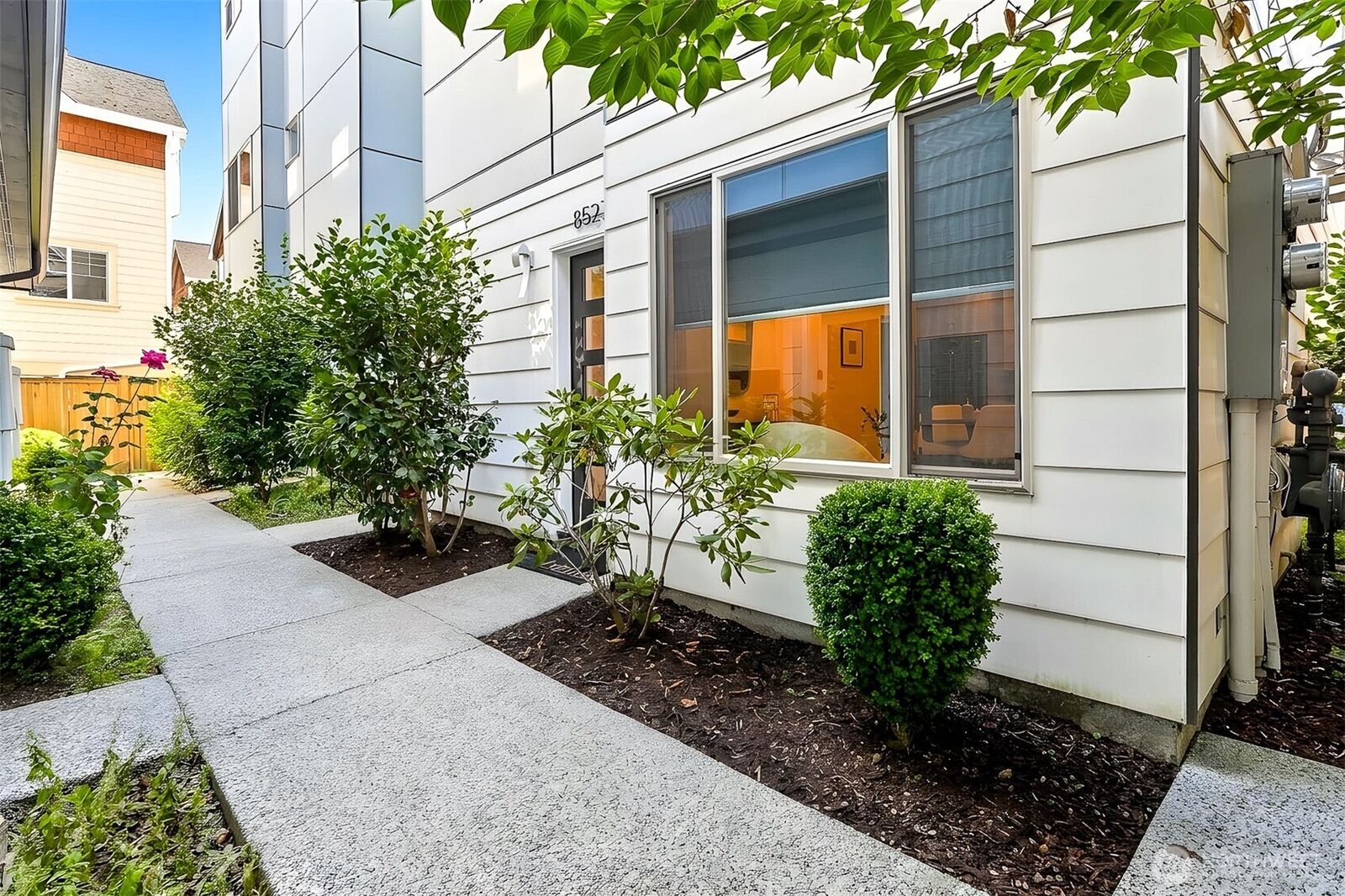 Property Photo:  8527  Interlake Avenue N  WA 98103 