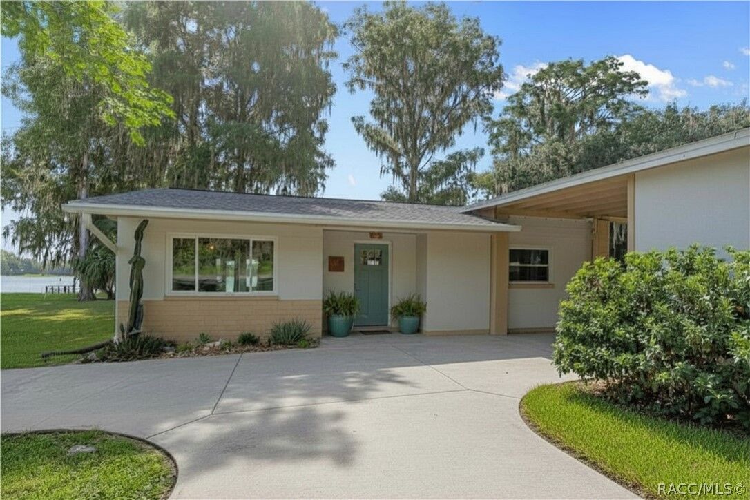 Property Photo: 412 Ella Avenue FL 34450