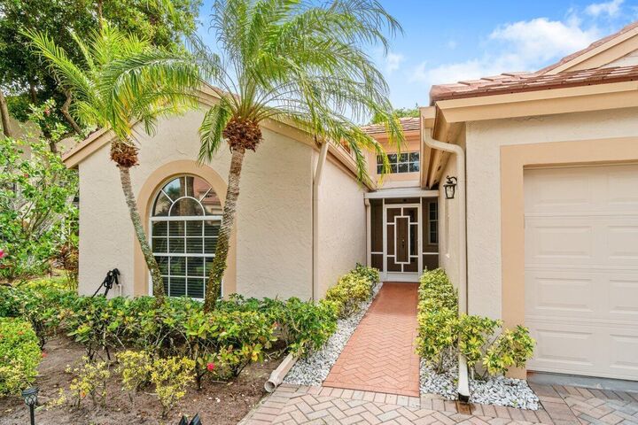 Property Photo:  7916 Coral Pointe Drive  FL 33446 