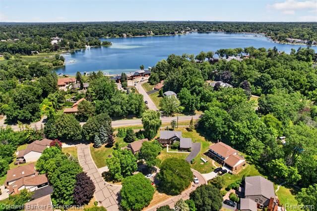 Property Photo: 2932 Constitution Court MI 48322