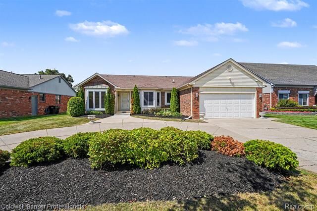 Property Photo:  2585 Tiverton Drive  MI 48310 