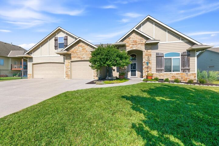 Kelly Hutton - Realtor - Heritage 1st Realty